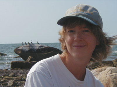 Hillary Osborn painting on location.